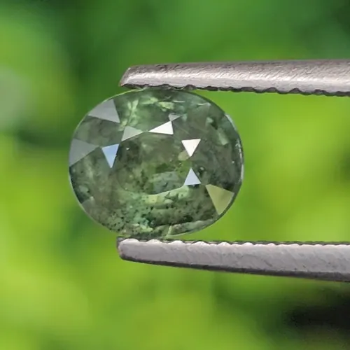 พลอย เขียวส่อง Green sapphire