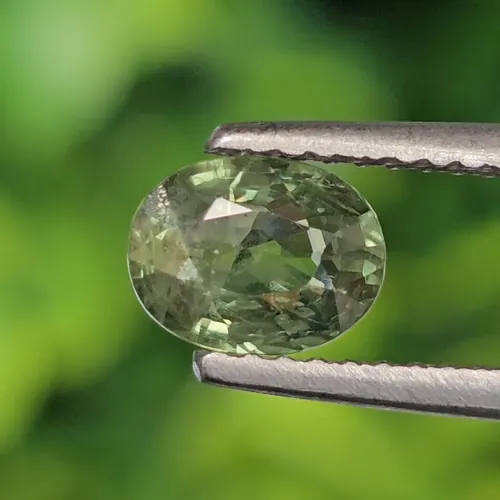 พลอย เขียวส่อง Green sapphire