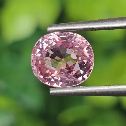 สปิเนล Natural Spinel