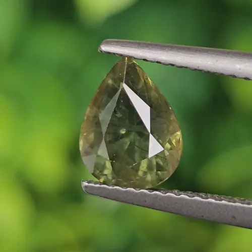 พลอย เขียวส่อง Green sapphire
