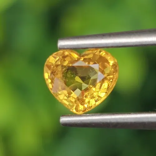 บุษราคัม Natural Yellow Sapphire