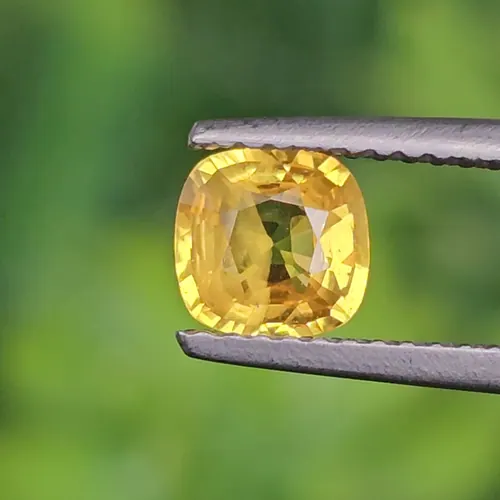 บุษราคัม Natural Yellow Sapphire