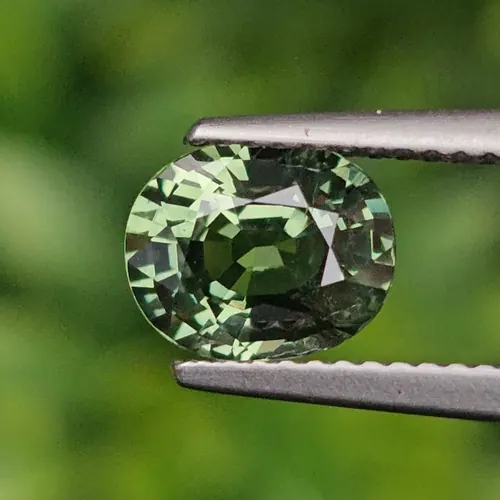 พลอย เขียวส่อง Green sapphire
