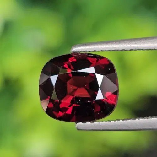 สปิเนล Natural Spinel