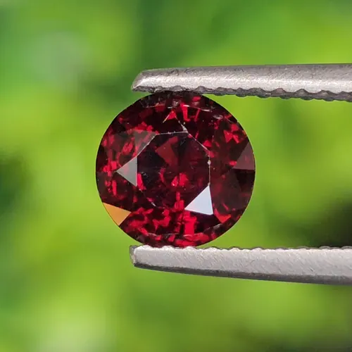 สปิเนล Natural Spinel