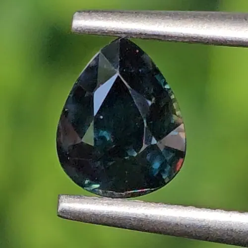 พลอย เขียวส่อง Green sapphire