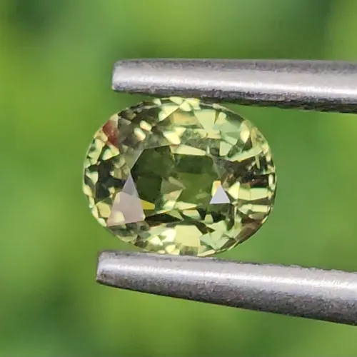 พลอย เขียวส่อง Green sapphire