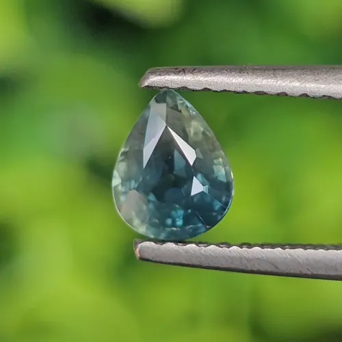 พลอย เขียวส่อง Green sapphire