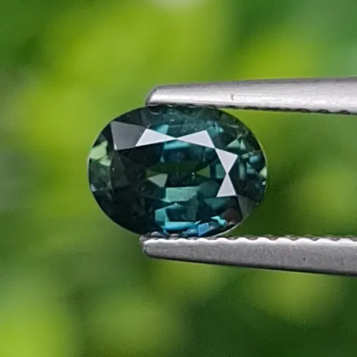 พลอย เขียวส่อง Green sapphire
