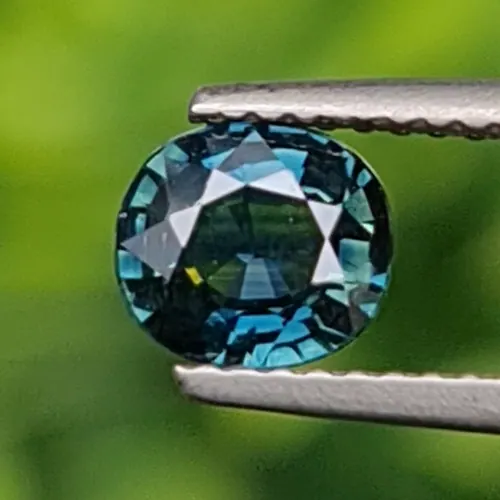 พลอย เขียวส่อง Green sapphire