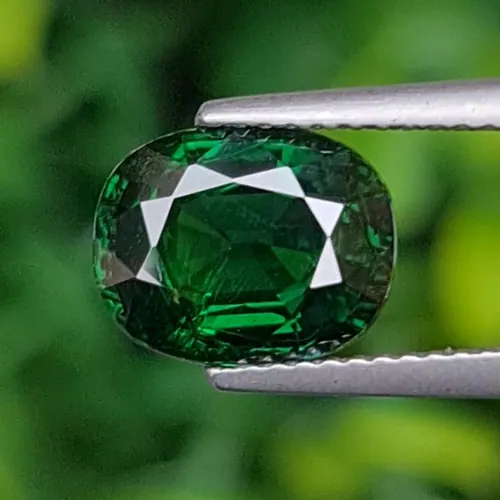 ซาโวไรท์ Tsavorite Garnet