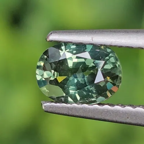 พลอย เขียวส่อง Green sapphire