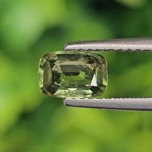 พลอย เขียวส่อง Green sapphire