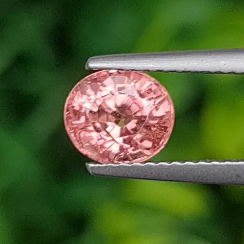 สปิเนล Natural Spinel