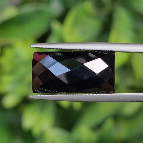 สปิเนล Natural Spinel