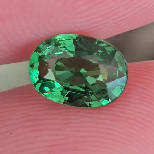 ซาโวไรท์ Tsavorite Garnet
