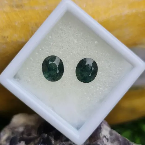 พลอย เขียวส่อง Green sapphire