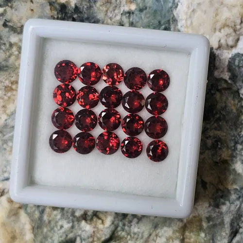 พลอย โกเมน Garnet