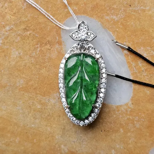 หยก Imperial Jadeite