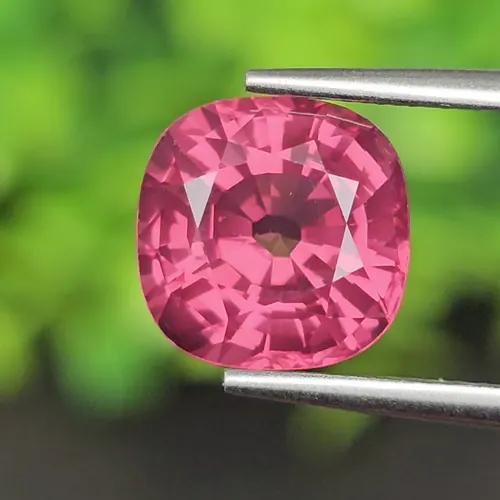 สปิเนล Natural Spinel