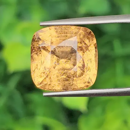 กรอสซูลาร์การ์เน็ต (Grossular Garnet)