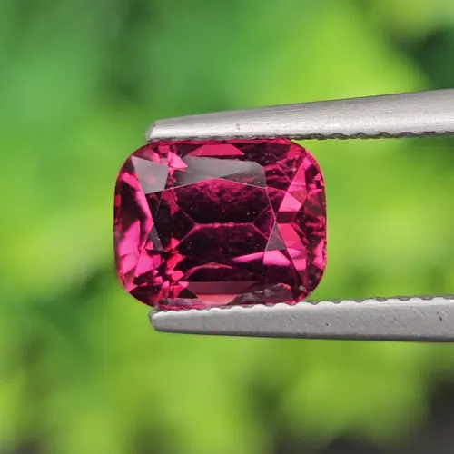 อุมบาไลต์ การ์เน็ต Umbalite Garnet