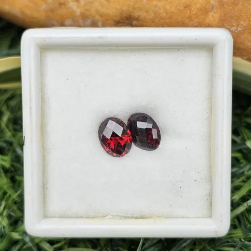 โรโดไลต์ กาเน็ท Natural Rhodolite Garnet
