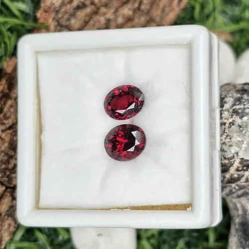 โรโดไลต์ กาเน็ท Natural Rhodolite Garnet