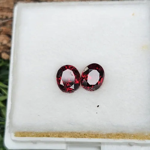 โรโดไลต์ กาเน็ท Natural Rhodolite Garnet