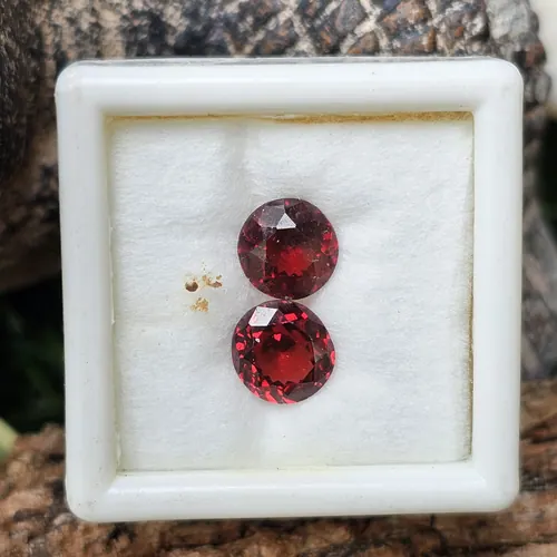 โรโดไลต์ กาเน็ท Natural Rhodolite Garnet