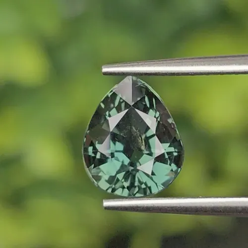พลอย เขียวส่อง Green sapphire
