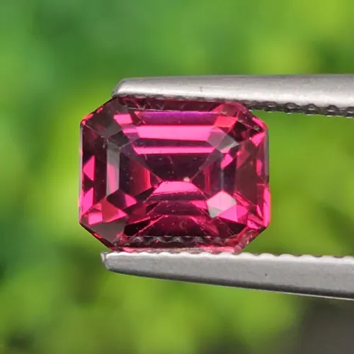 อุมบาไลต์ การ์เน็ต Umbalite Garnet