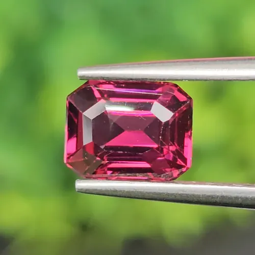 อุมบาไลต์ การ์เน็ต Umbalite Garnet
