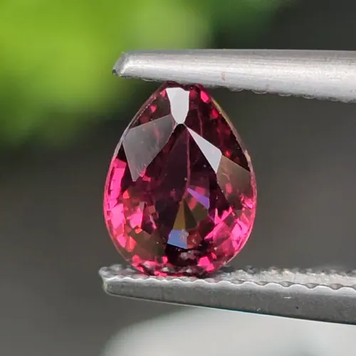 โรโดไลต์ กาเน็ท Natural Rhodolite Garnet
