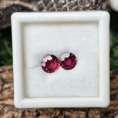 โรโดไลต์ กาเน็ท Natural Rhodolite Garnet