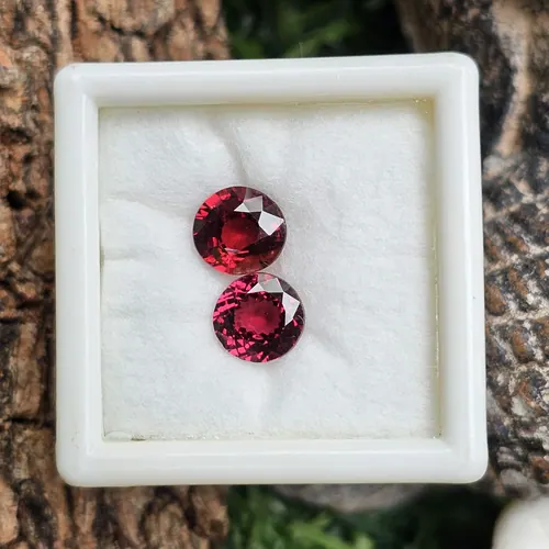 โรโดไลต์ กาเน็ท Natural Rhodolite Garnet