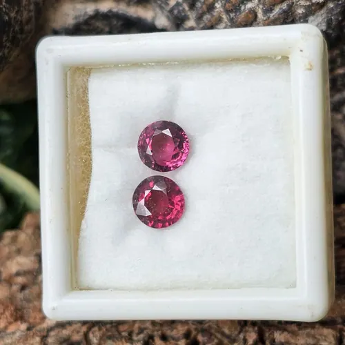 โรโดไลต์ กาเน็ท Natural Rhodolite Garnet
