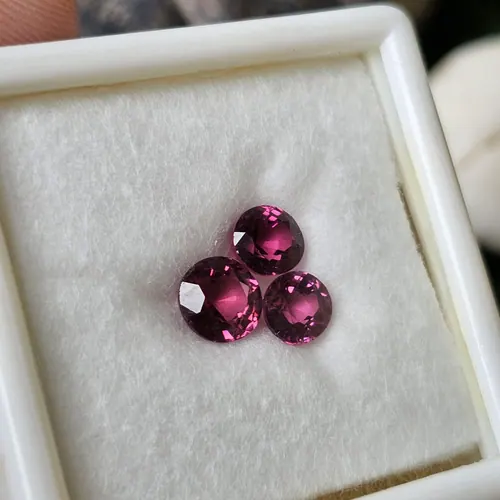 โรโดไลต์ กาเน็ท Natural Rhodolite Garnet
