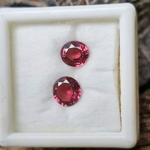 โรโดไลต์ กาเน็ท Natural Rhodolite Garnet
