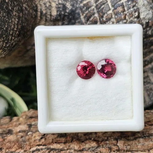 โรโดไลต์ กาเน็ท Natural Rhodolite Garnet