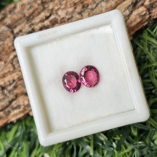 โรโดไลต์ กาเน็ท Natural Rhodolite Garnet