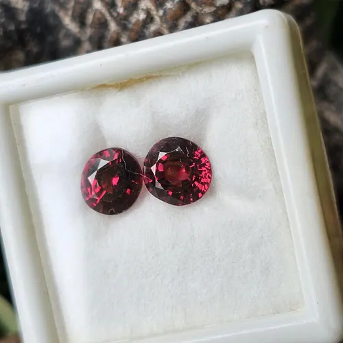 โรโดไลต์ กาเน็ท Natural Rhodolite Garnet
