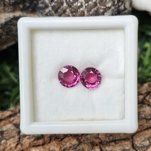 โรโดไลต์ กาเน็ท Natural Rhodolite Garnet