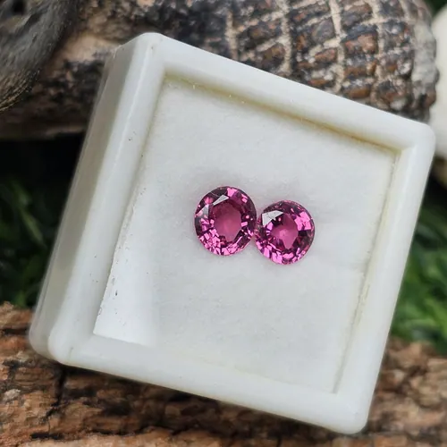 โรโดไลต์ กาเน็ท Natural Rhodolite Garnet