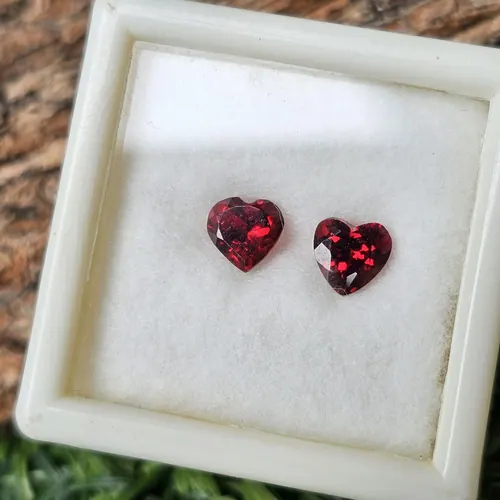 โรโดไลต์ กาเน็ท Natural Rhodolite Garnet