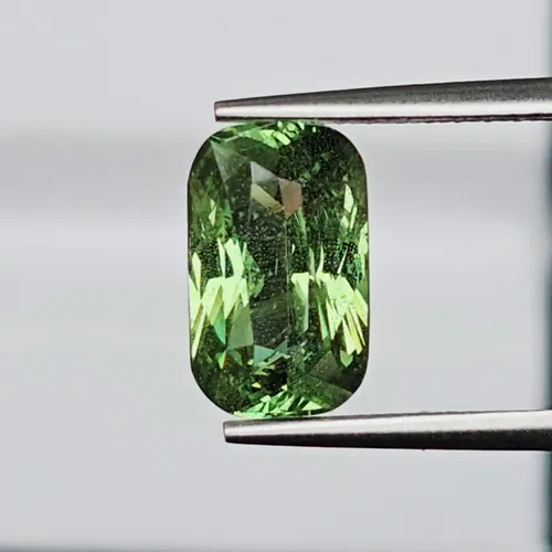 ซาโวไรท์ Tsavorite Garnet