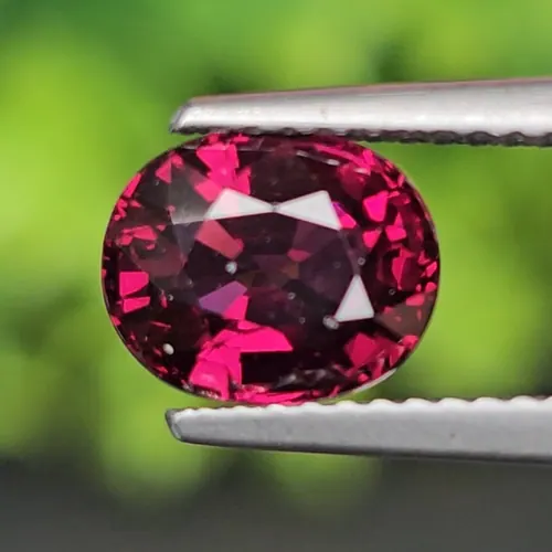 โรโดไลต์ กาเน็ท Natural Rhodolite Garnet